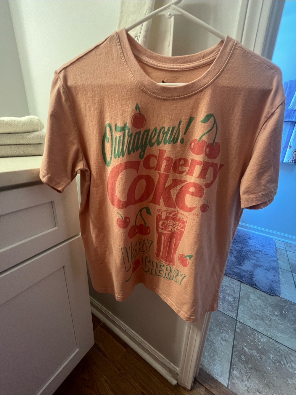 Cherry 🍒 Coke T-shirt. Women’s XL.